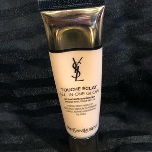 YSL TOUCHÉ ECLAT foundation